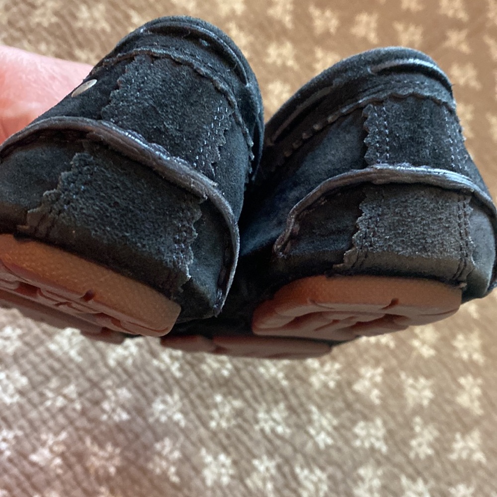 UGG black suede shoes - Picture 5 of 8
